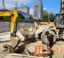 大鸡巴狠狠干屄视频高温下的坚守｜道路建设者用汗水铺就畅通路